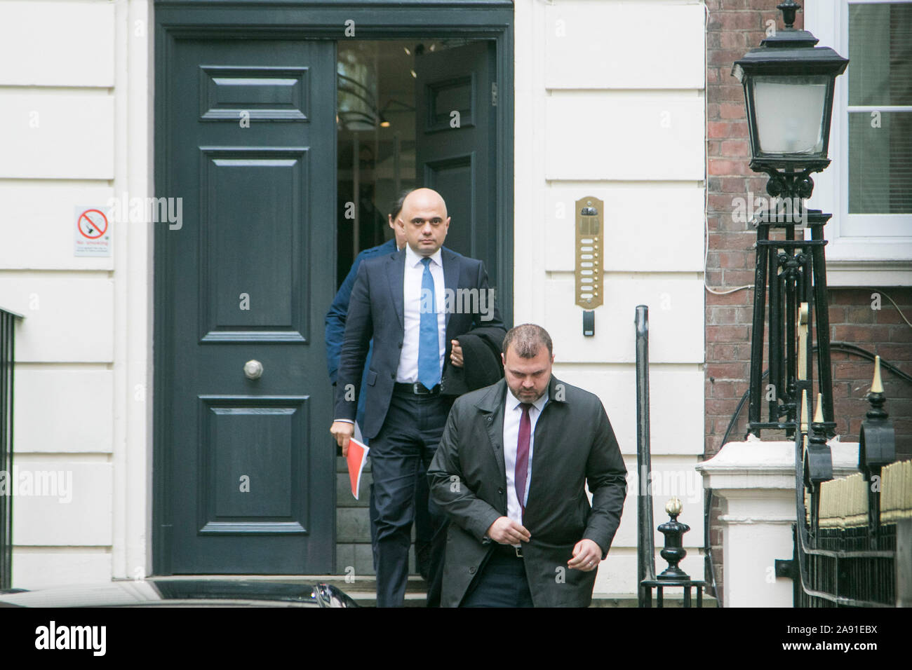 Westminster London, UK. 12 novembre, 2019. Chancelier de l'Échiquier Sajid Javid quitte le quartier général du parti conservateur à Londres en tant que ministres, organiser une réunion pour discuter de la Cobra inondations qui ont dévasté les régions du nord de l'Angleterre. Credit : amer ghazzal/Alamy Live News Banque D'Images