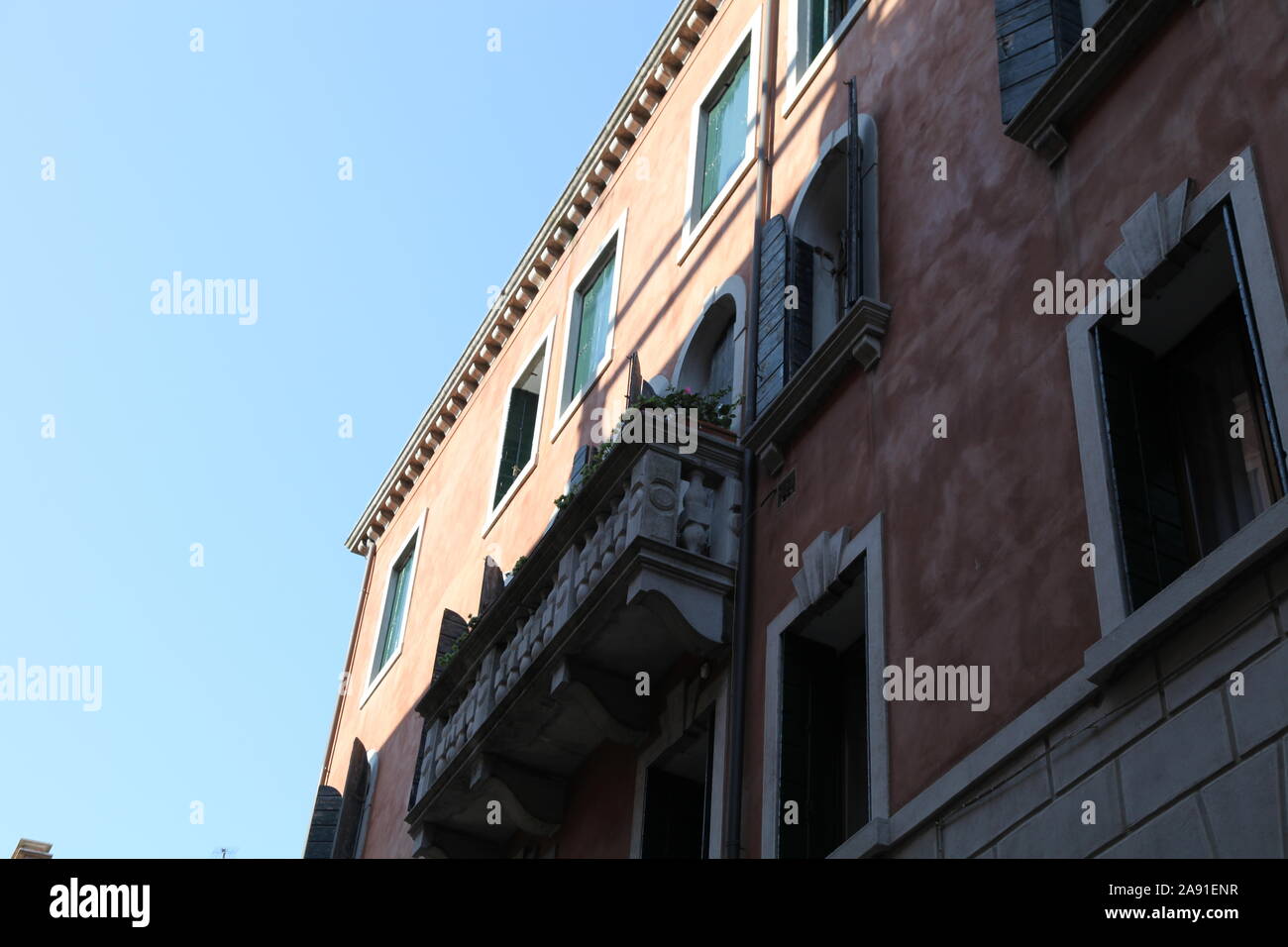 Capacités à Venise Italie avec la lumière en frappant sur un angle spécifique Banque D'Images