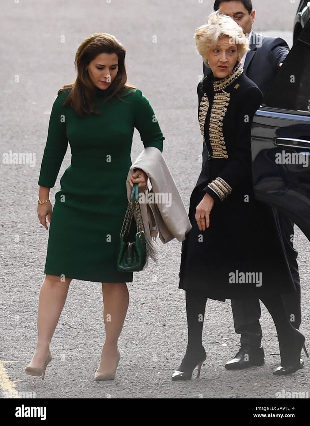 La princesse Haya Bint Al Hussein (à gauche) et son avocat, la Baronne Fiona Shackleton à la Royal Courts of Justice à Londres, au cours de la dernière audience de la Haute Cour bataille entre le souverain de Dubaï et son ex-conjointe au cours de leurs enfants. Banque D'Images