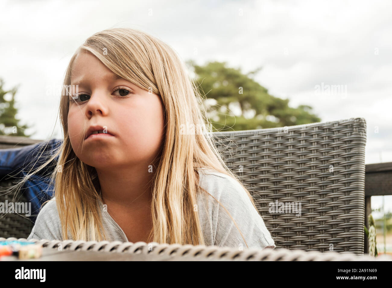 Girl looking at camera Banque D'Images