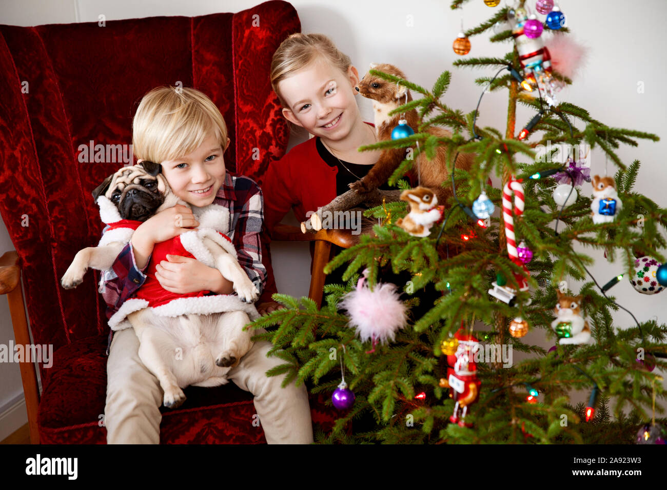 Smiling kids à Noël Banque D'Images