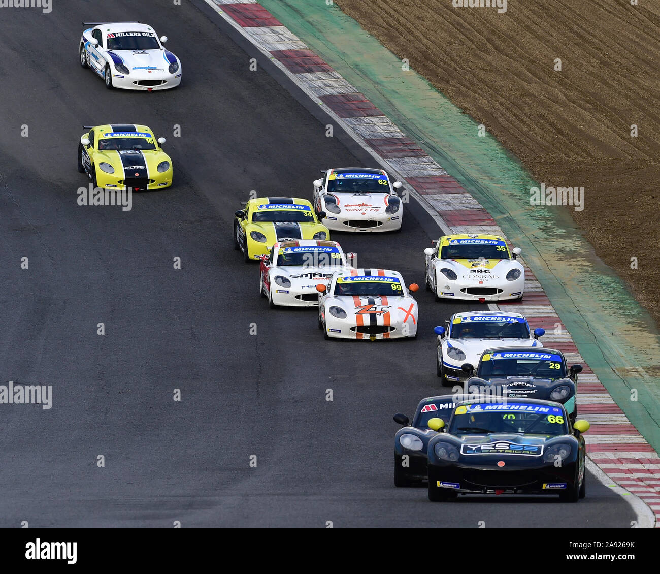 Conduisant l'ensemble de grille, James Taylor, Ginetta G40 Ginetta Junior, Championnat d'hiver Junior, BARC, dans la nuit réunion de courses, Brands Hatch, Novembe Banque D'Images