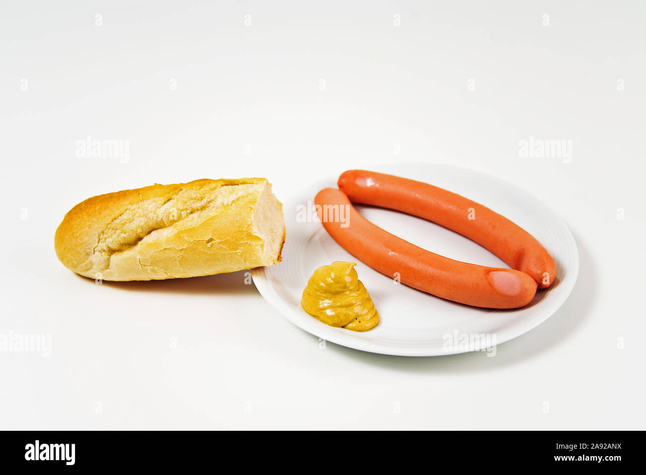 Wienerwürstchen Frankfurter oder mit Senf und Brot Banque D'Images