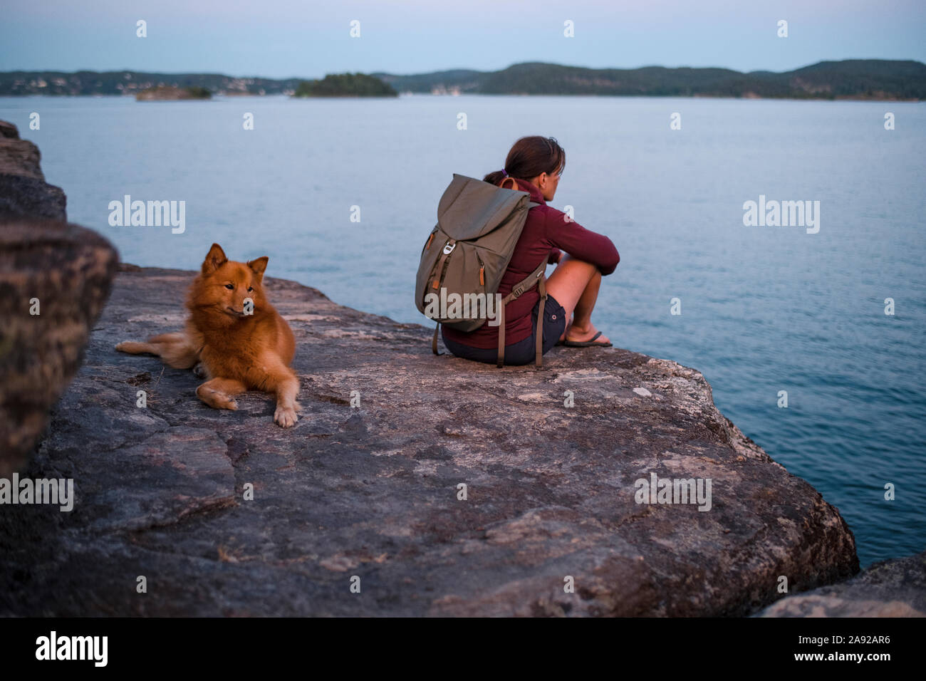 Femme en mer Banque D'Images