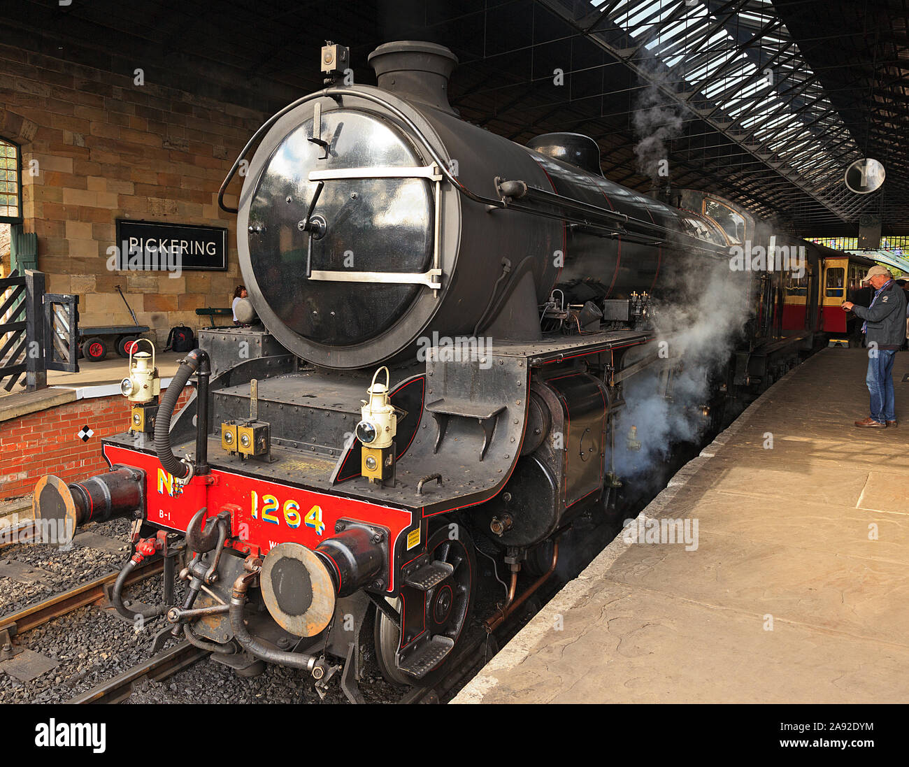 Locomotive à vapeur no 1264 NYMR debout dans la station Pickering Banque D'Images