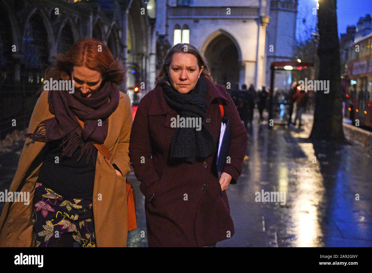 Candidat du travail Anna Turley quitte la cour royale de Justice de Londres où elle se bat contre un procès en diffamation contre l'Unite the Union et Sqwawkbox. Banque D'Images