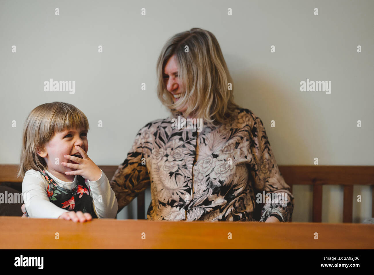 Grand-mère avec sa petite-fille Banque D'Images