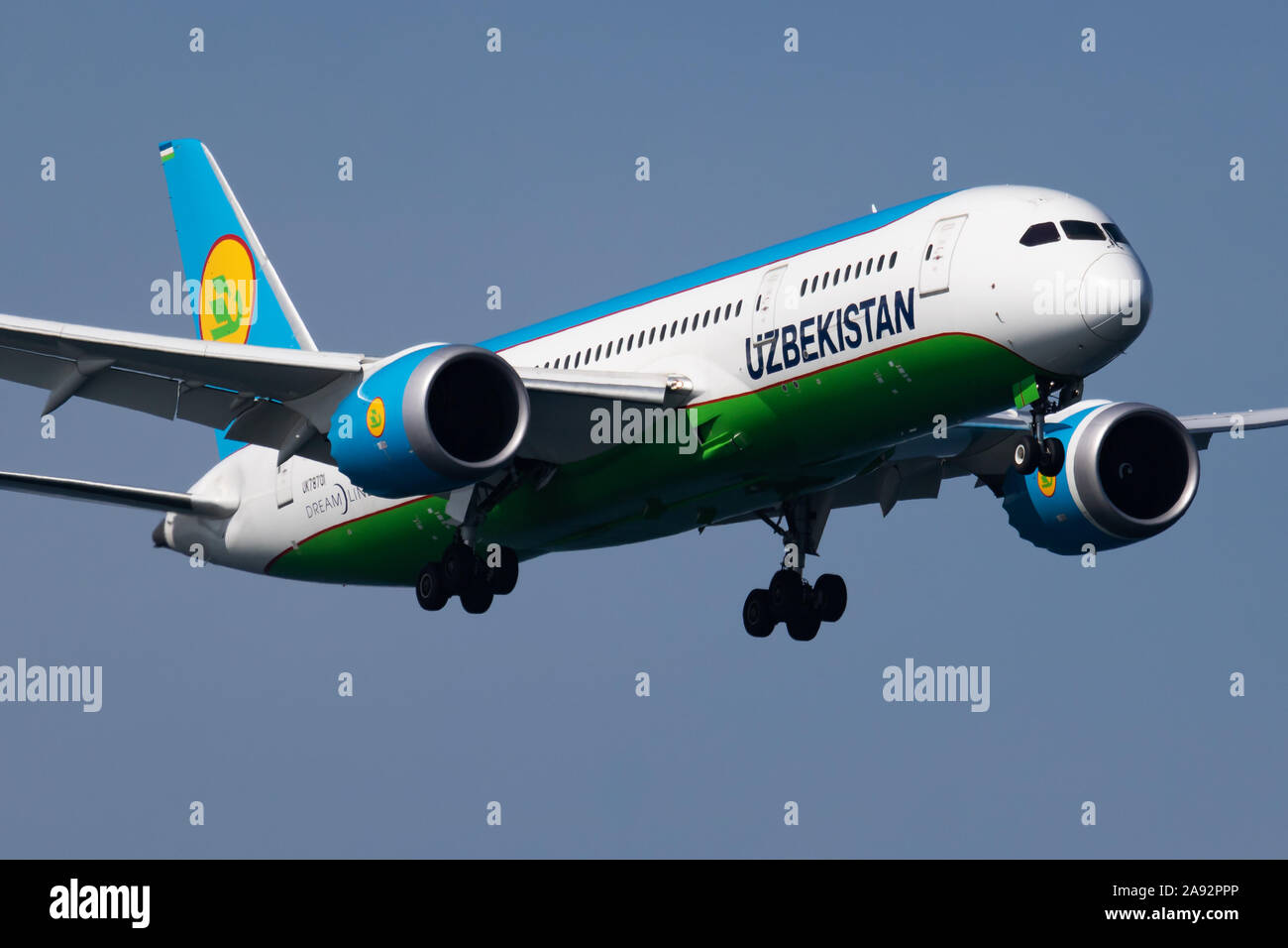 Istanbul / Turquie - Mars 28, 2019 : l'Ouzbékistan Airlines Boeing 787-8 Dreamliner UK-78701 avion du passager à l'atterrissage à l'aéroport Ataturk d'Istanbul Banque D'Images