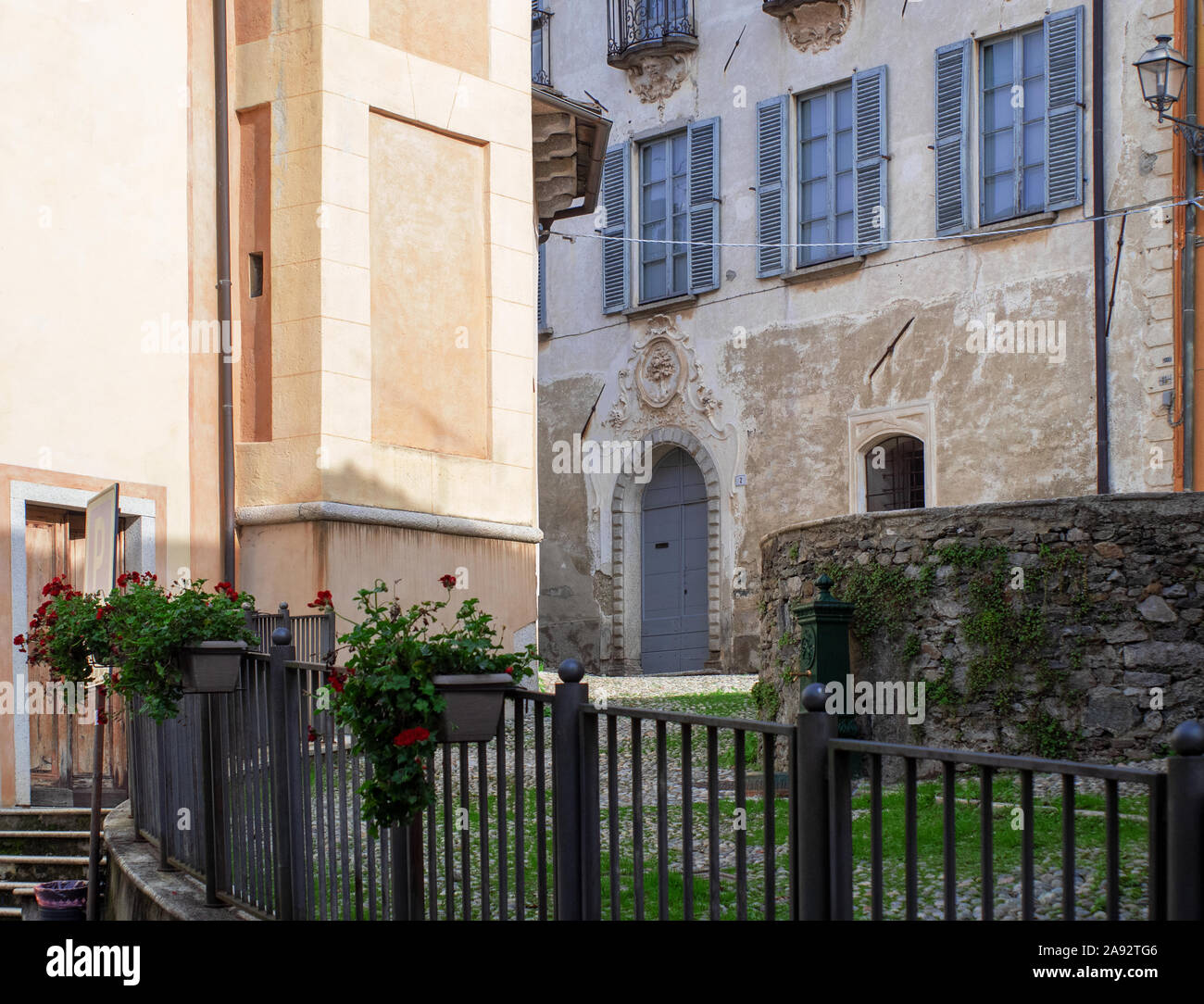 Beaucoup de palais dans un village d'origines anciennes Banque D'Images