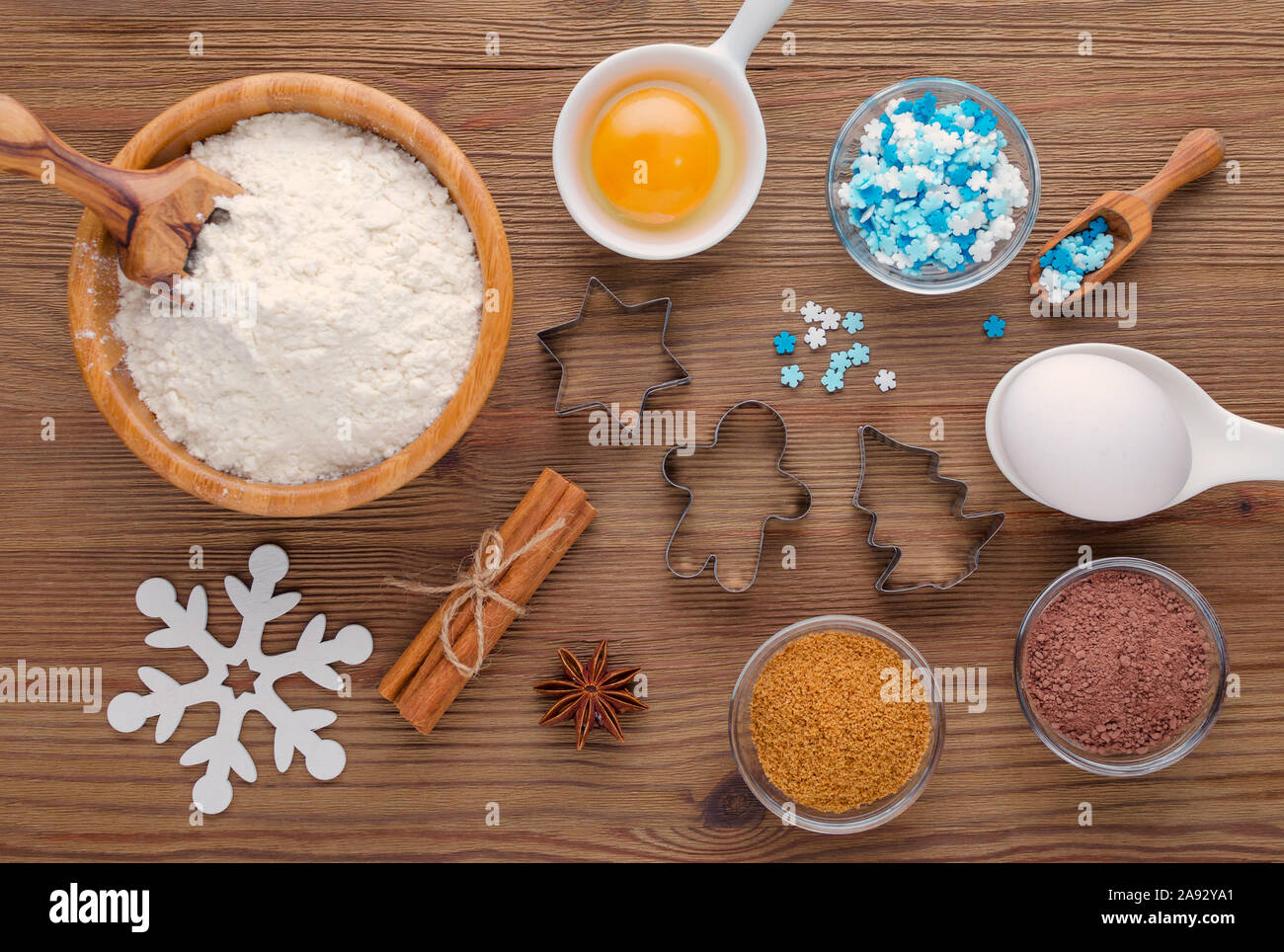 Les ingrédients et outils de cuisine pour dessert baking sur fond de bois Banque D'Images