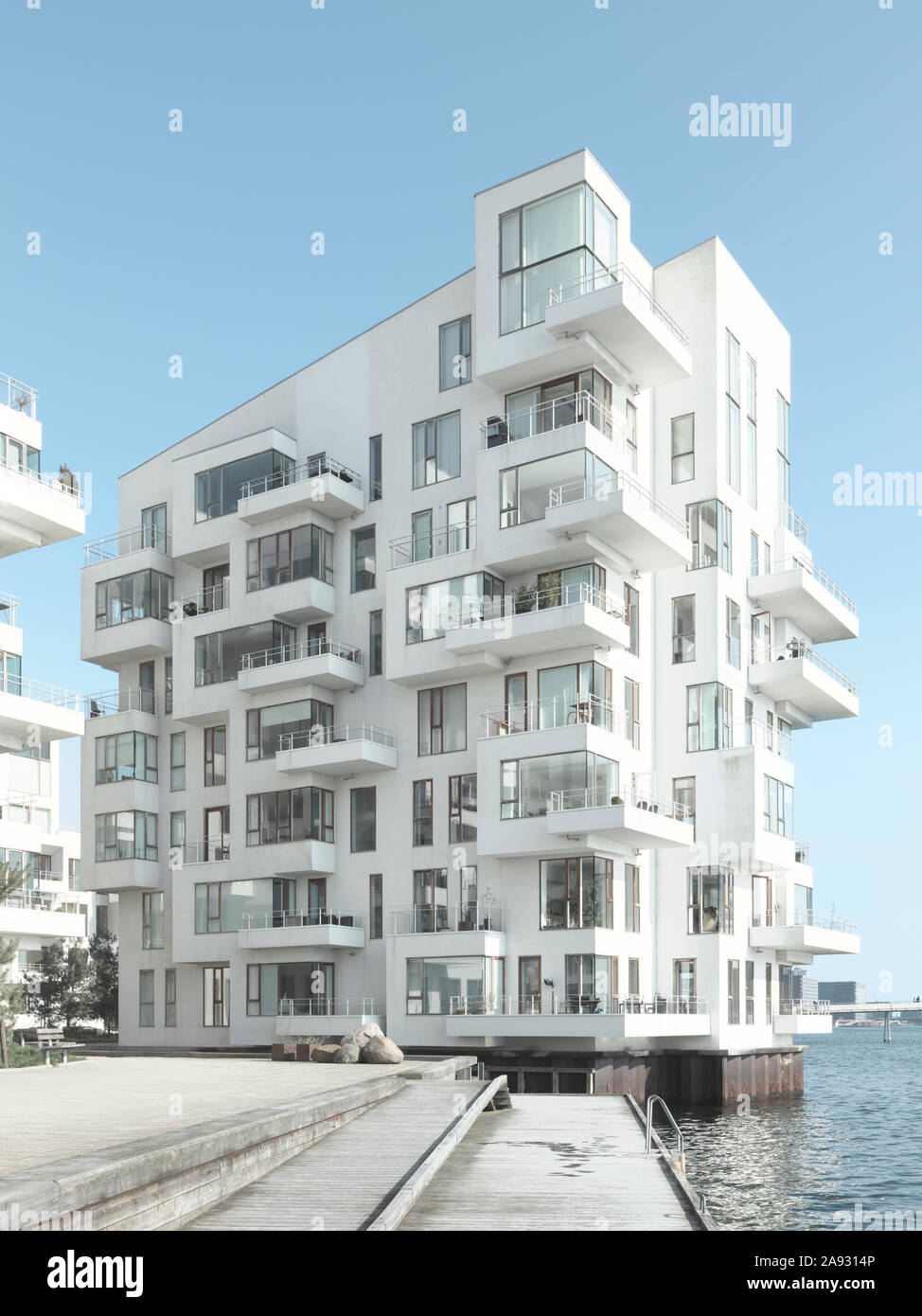 Voir l'immeuble d'appartements moderne de Banque D'Images