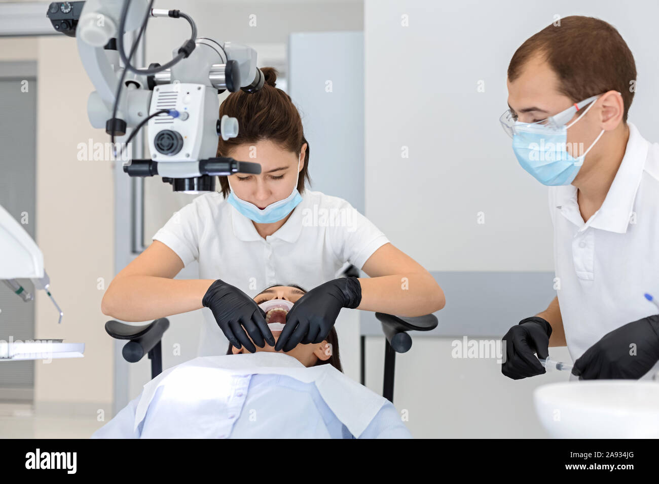 Service de grande classe dans le cabinet dentaire, chirurgie de dentiste Banque D'Images