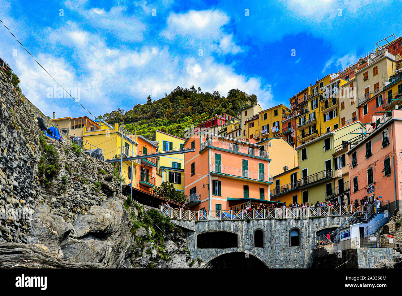 Explorer le village côtier de Monarola, qui est un petit village dans la région de Ligurie de l'Italie connue sous le nom de Cinque Terra Banque D'Images