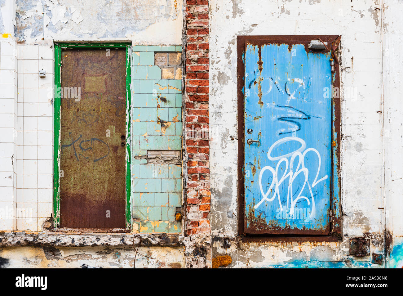 Graffiti sur bâtiment abandonné Banque D'Images