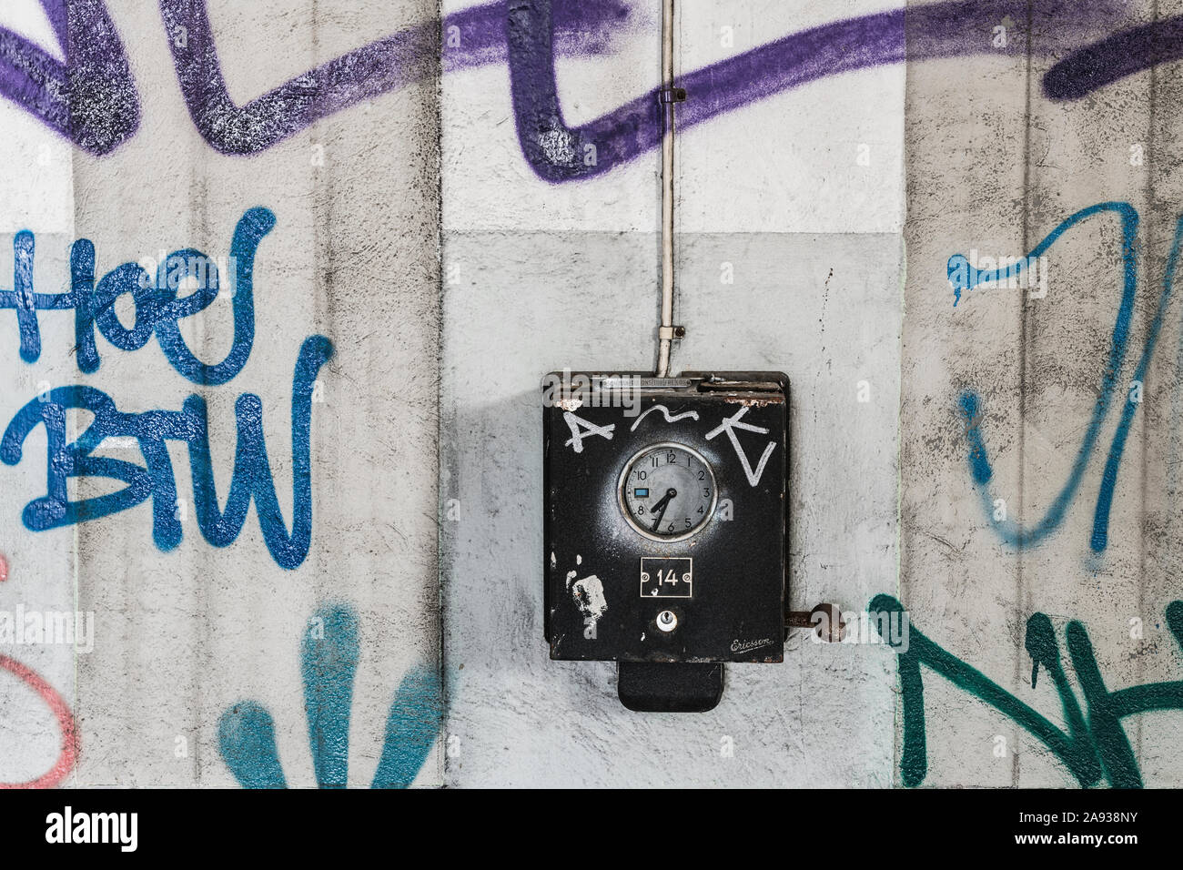 Vieille horloge en temps de travail Banque D'Images