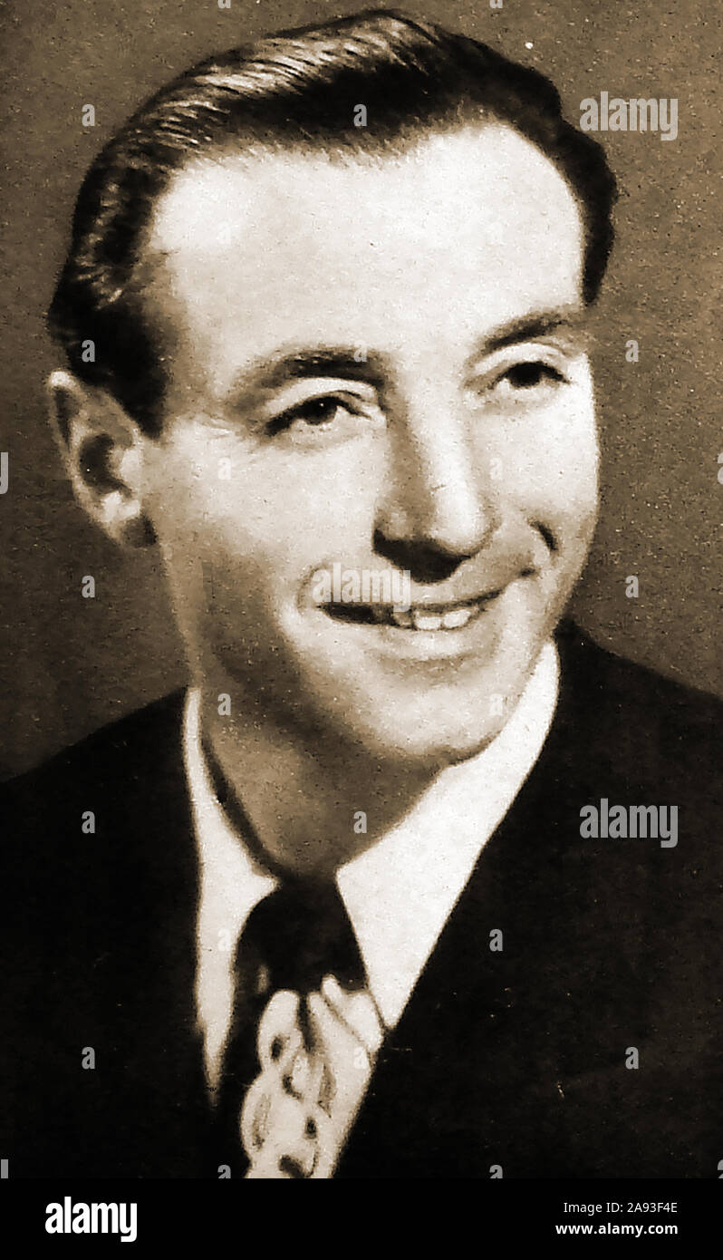 Un portrait de Stanley Matthews (1915-2000), souvent considérée comme l'un des plus grands acteurs britanniques. Il a été le premier lauréat du footballeur européen de l'année et le joueur de football Writers' Association de l'année. (Surnoms 'Wizard de dribbler' et 'Le Magicien'. En tant qu'entraîneur et malgré les lois de l'apartheid de l'époque où il a créé une équipe de noirs à Soweto, connu sous le nom de 'Stan's Men' Banque D'Images