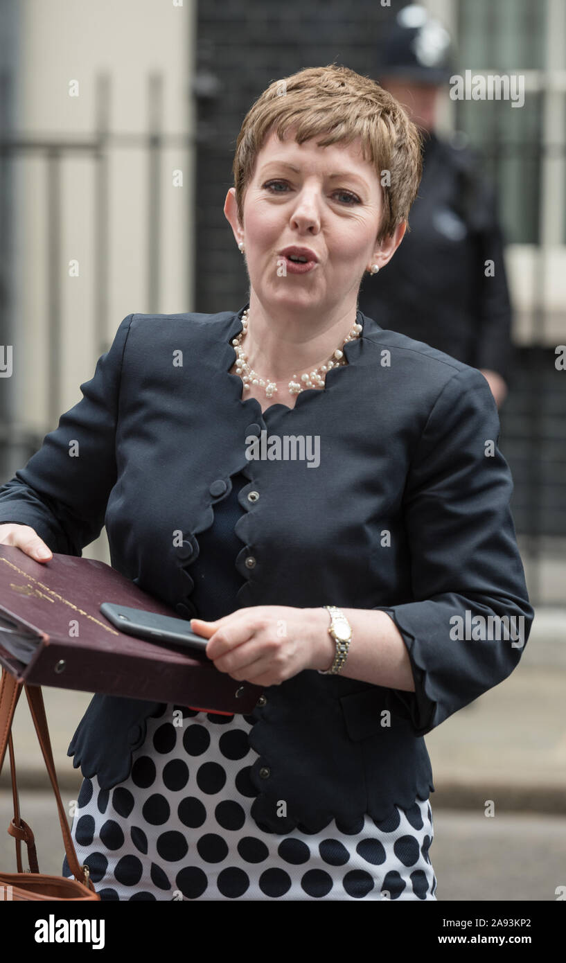 Downing Street, London, UK. 9 juin, 2015. Les ministres quitter Downing Street après avoir assisté à la réunion hebdomadaire du Cabinet. Sur la photo : chef de Banque D'Images