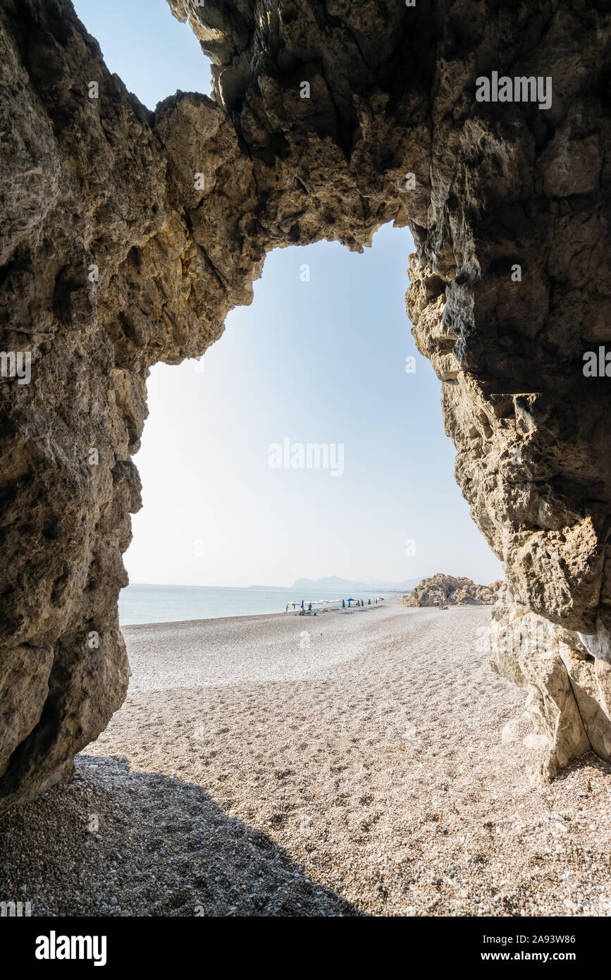 À l'intérieur d'une caverne sur la mer Traounou Beach Rhodes Grèce Europe Banque D'Images À l'intérieur d'une caverne sur la mer Traounou Beach Rhodes Grèce Europe Banque D'Images