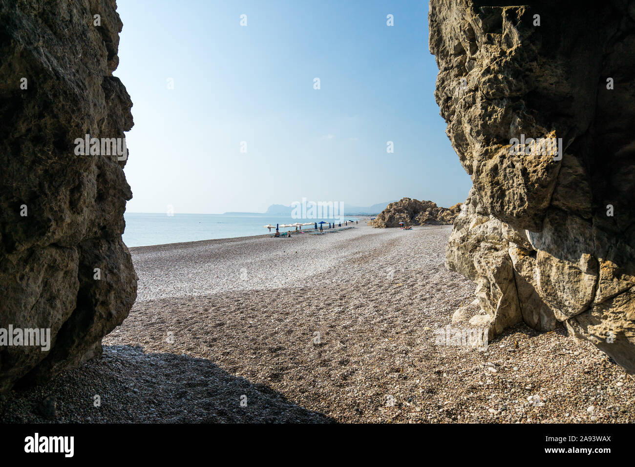 À l'intérieur d'une caverne sur la mer Traounou Beach Rhodes Grèce Europe Banque D'Images À l'intérieur d'une caverne sur la mer Traounou Beach Rhodes Grèce Europe Banque D'Images
