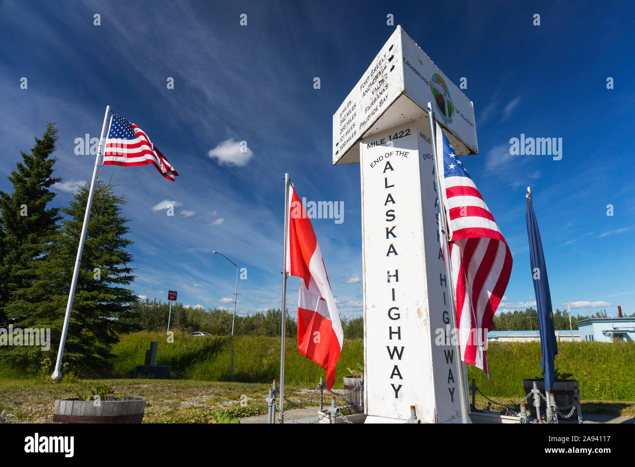 Le monument marquant l'extrémité de la route de l'Alaska au Delta Junction Visitor Centre; Alaska, États-Unis d'Amérique Banque D'Images