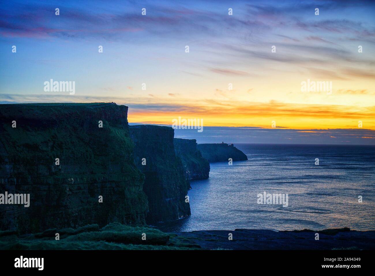 Coucher du soleil à falaises de Moher, Irlande Banque D'Images