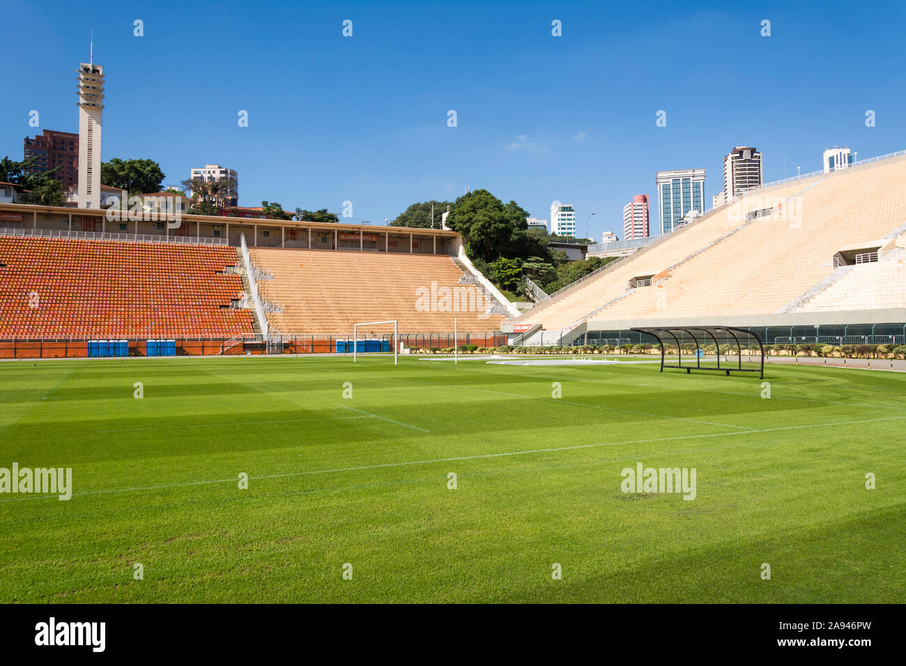 Stade du Pacaembu (Estadio Municipal Paulo Machado de Carvalho). Vue intérieure du stade Pacaembu à Sao Paulo. Banque D'Images