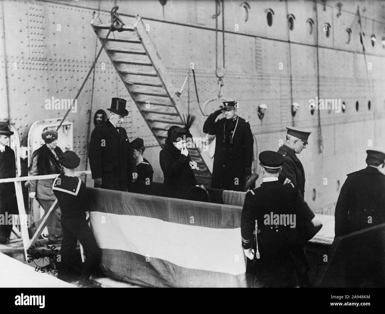 Le président américain Woodrow Wilson Débarquement U.S.S. George Washington, Brest, France, Harris & Ewing, 13 mars 1919 Banque D'Images