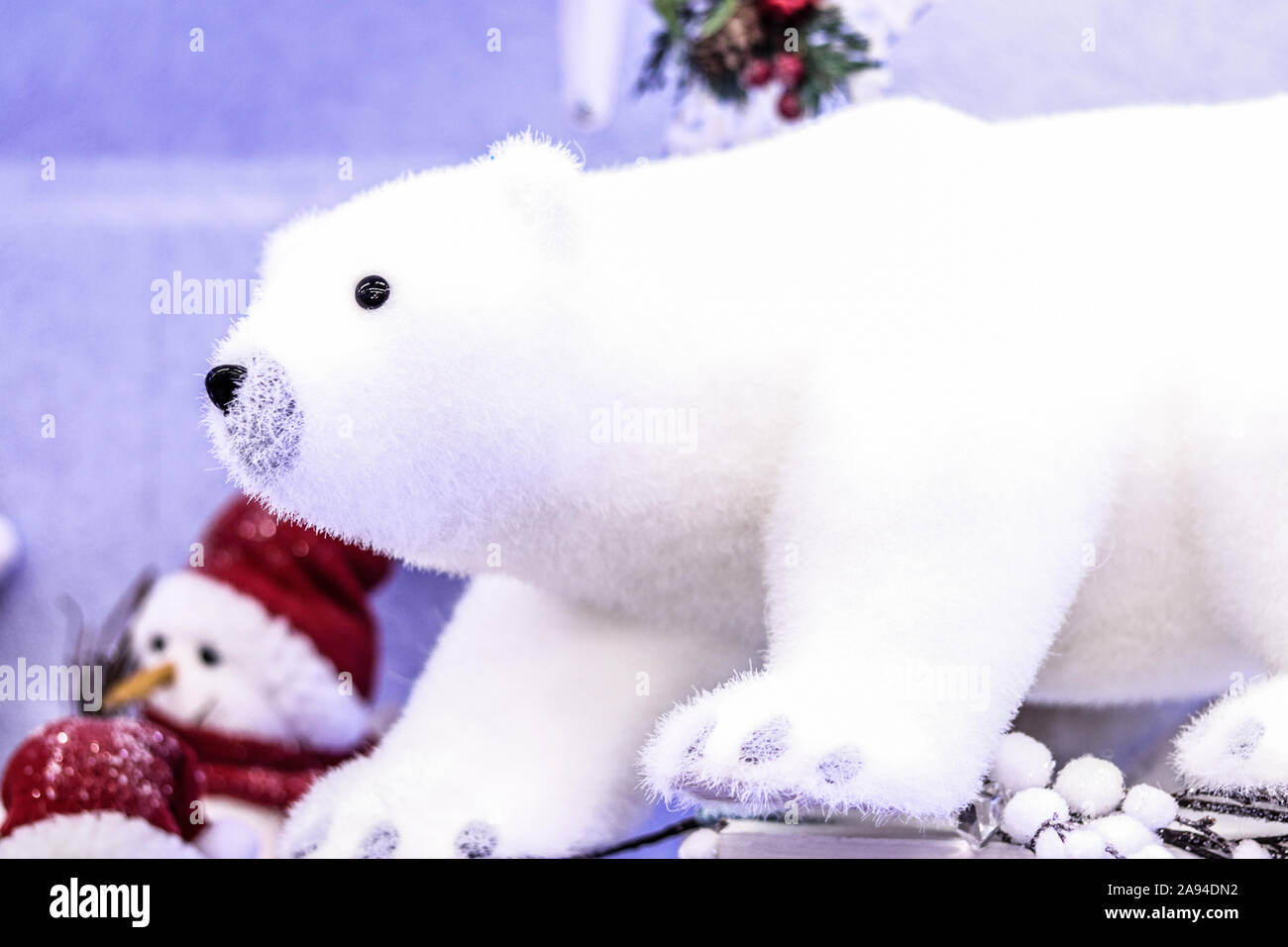 L'ours blanc grand jouet pour Noël Décoration de la maison Photo Stock -  Alamy