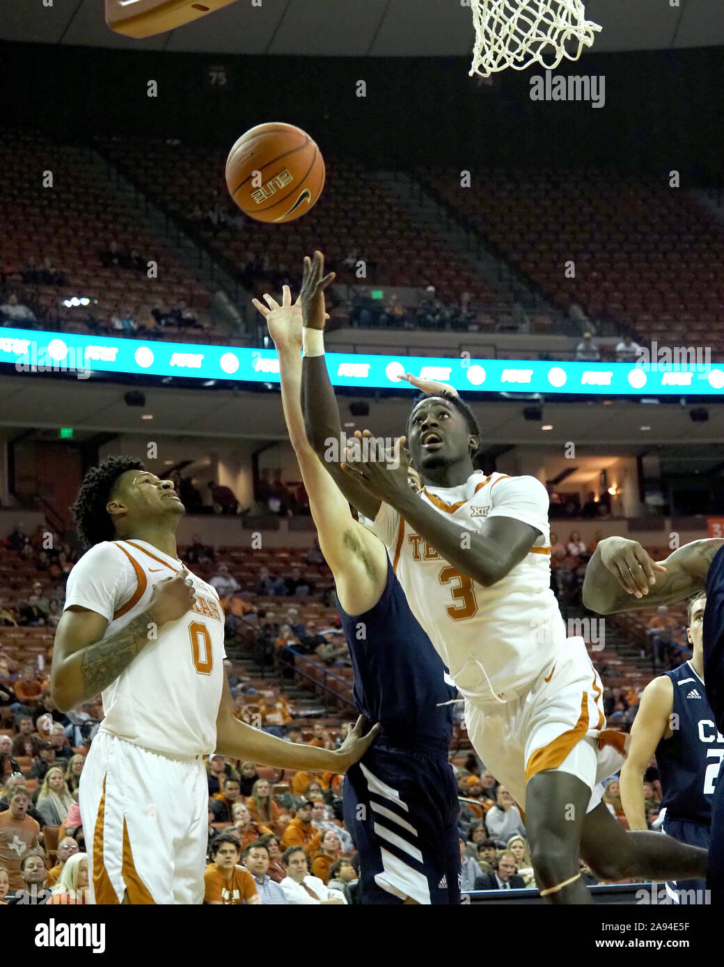 La mi-temps. 12 Nov, 2019. Courtney Ramey # 3 de la Texas longhorns en action contre les lanciers baptiste de Californie à la Frank Erwin Center à Austin Texas.Robert Backman/Cal Sport Media. Credit : csm/Alamy Live News Banque D'Images