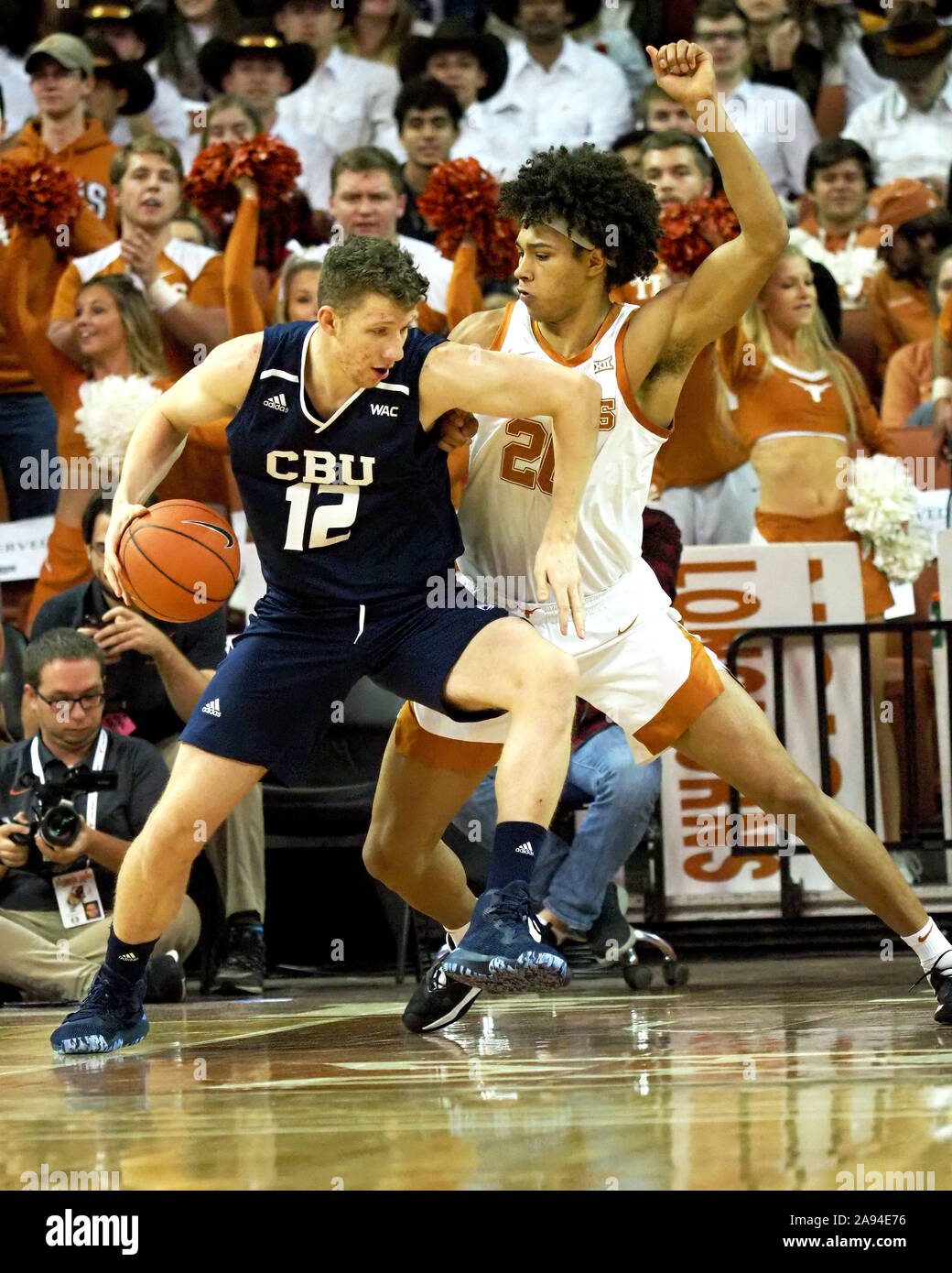 La mi-temps. 12 Nov, 2019. Glenn Morison # 12 de la Californie Baptist Lancers en action contre le Texas longhorns au Frank Erwin Center à Austin au Texas. 26-22 Texas mène à mi.Robert Backman/Cal Sport Media. Credit : csm/Alamy Live News Banque D'Images