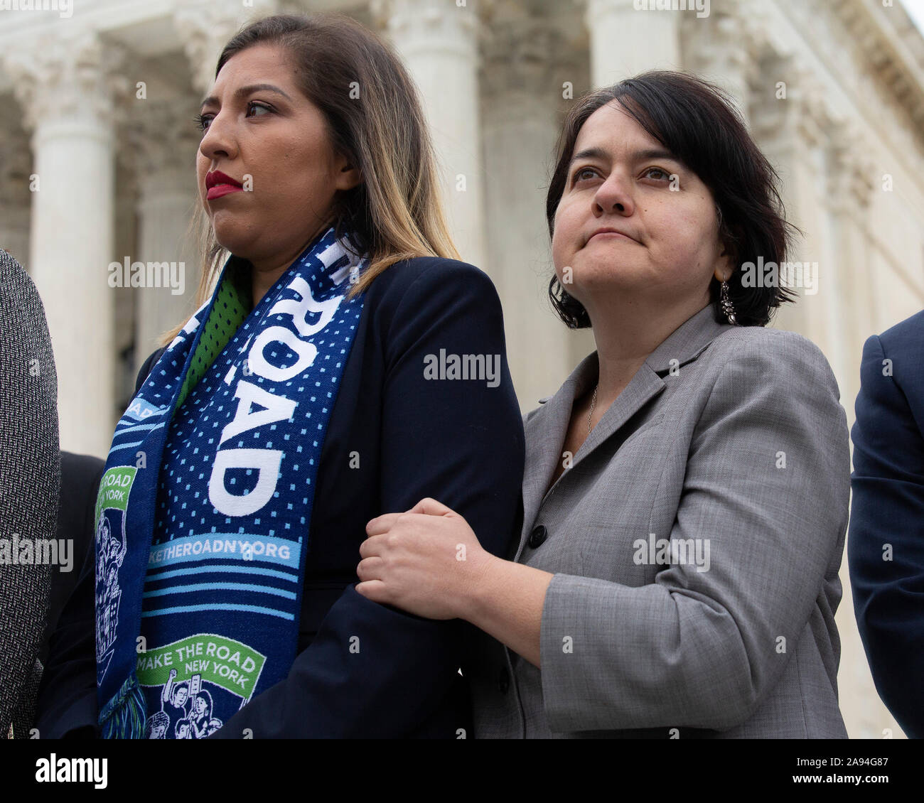 Des centaines de personnes à l'extérieur rassemblement la Cour suprême à Washington, DC, États-Unis le Mardi, Novembre 12, 2019, à l'appui de l'action différée de l'enfance programme des arrivées. La Cour suprême est actuellement saisie d'une affaire qui va déterminer la légalité et l'avenir de la DACA programme. Credit : Stefani Reynolds/CNP | conditions dans le monde entier Banque D'Images