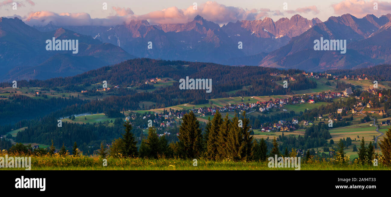Panorama des Tatras vu sur un matin d'été Banque D'Images