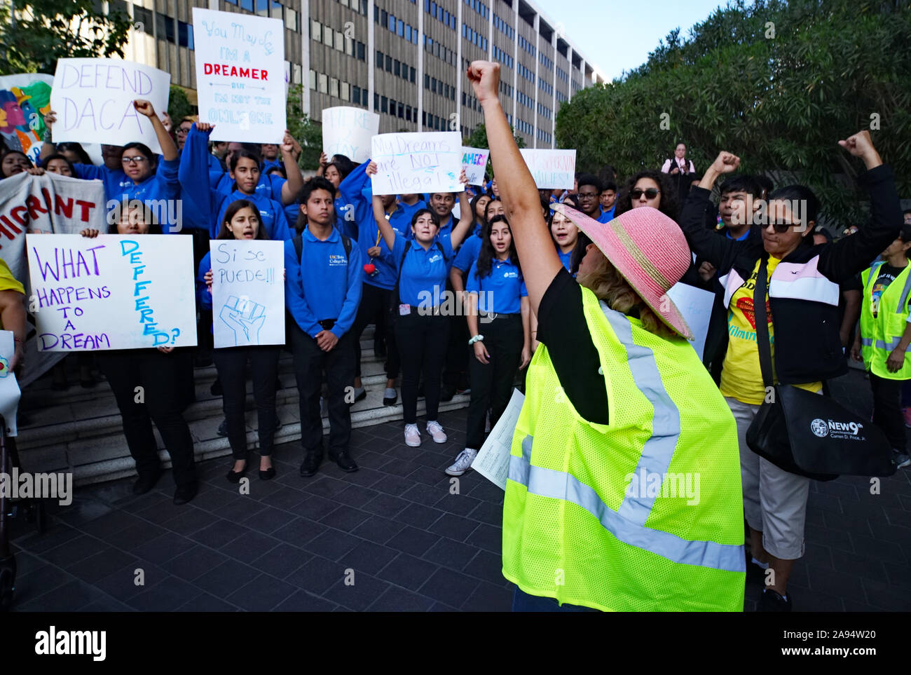 Los Angeles, Californie, USA, le 12 Oct, 2019.Des centaines de manifestations étudiantes de Los Angeles du Trump Président Décision d'abroger DACA politique. Banque D'Images