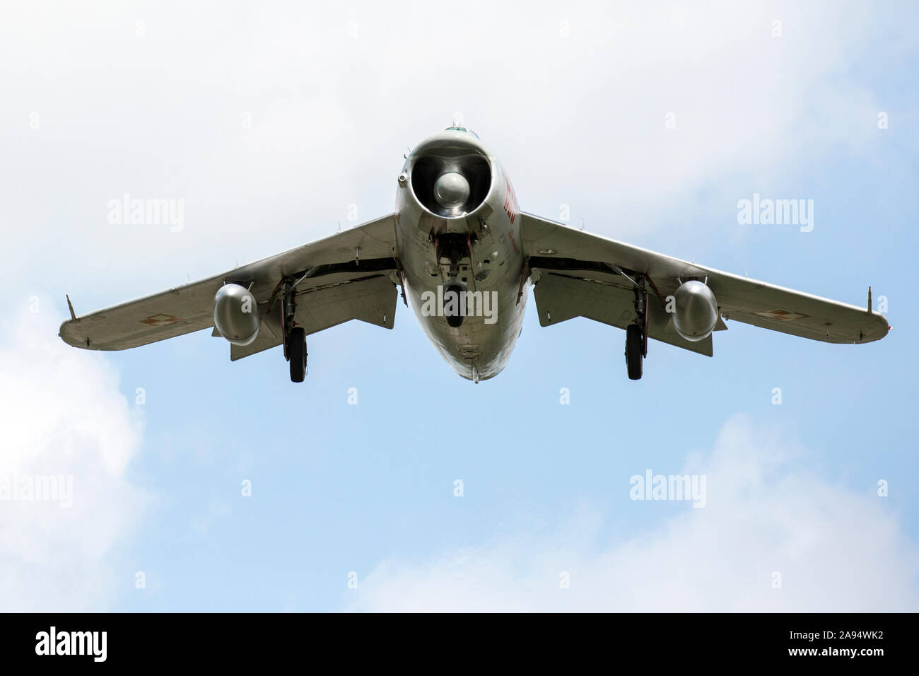 La guerre froide d'un Mikoyan-Gourevitch MiG-17 fonctionne à l'Airshow 2016 Thunder over Michigan à l'aéroport de Willow Run. Banque D'Images