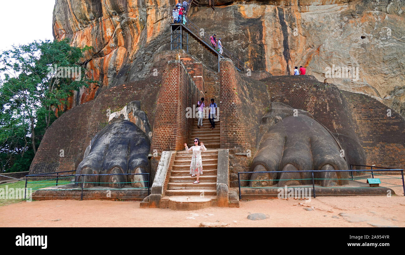 Patte du Lion et son escalier, Lion's Rock, Sigiriya, le Triangle Culturel, Sri Lanka Banque D'Images