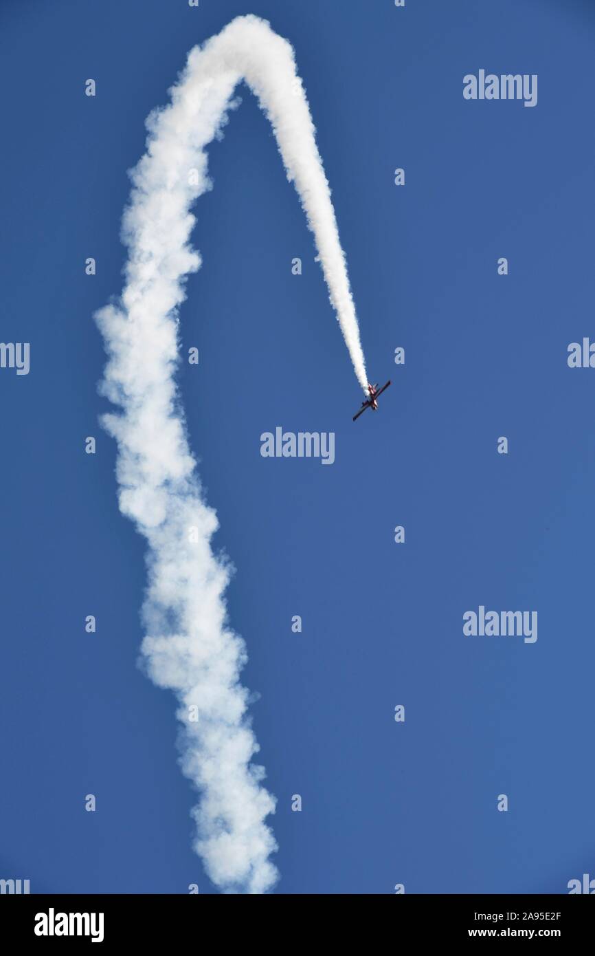 Avions de voltige, les sports, les traînées de condensation, l'Air Show 2019, Lignano Sabbiadoro, Lignano, Mer Adriatique, la Vénétie, Italie Banque D'Images