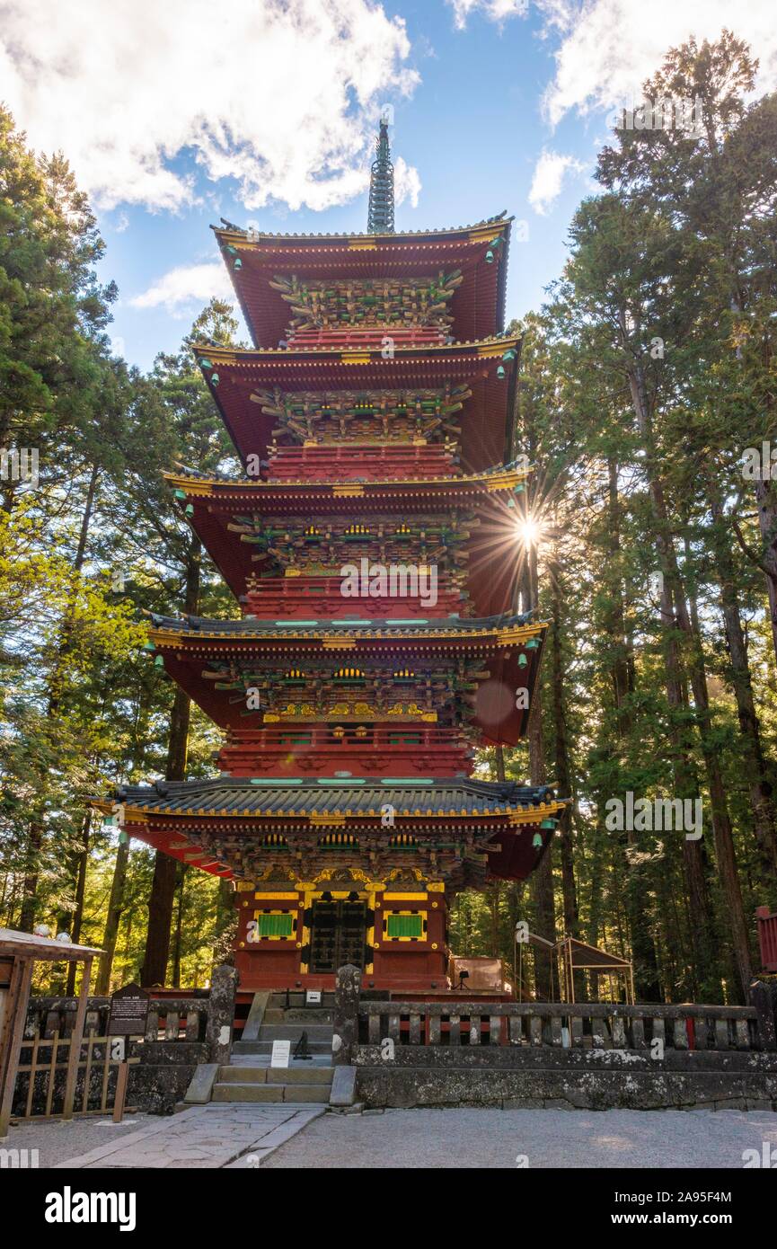 Décorées pagode à cinq étages, Gojunoto Toshogu, Nikko, Japon Banque D'Images