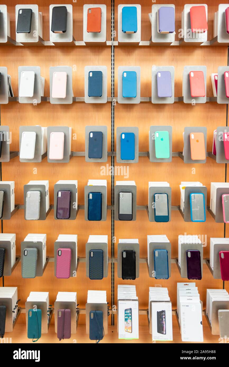 Apple Store, cas de téléphone mobile pour iPhone à vendre, Ginza, Chuo City, Tokyo, Japon Banque D'Images