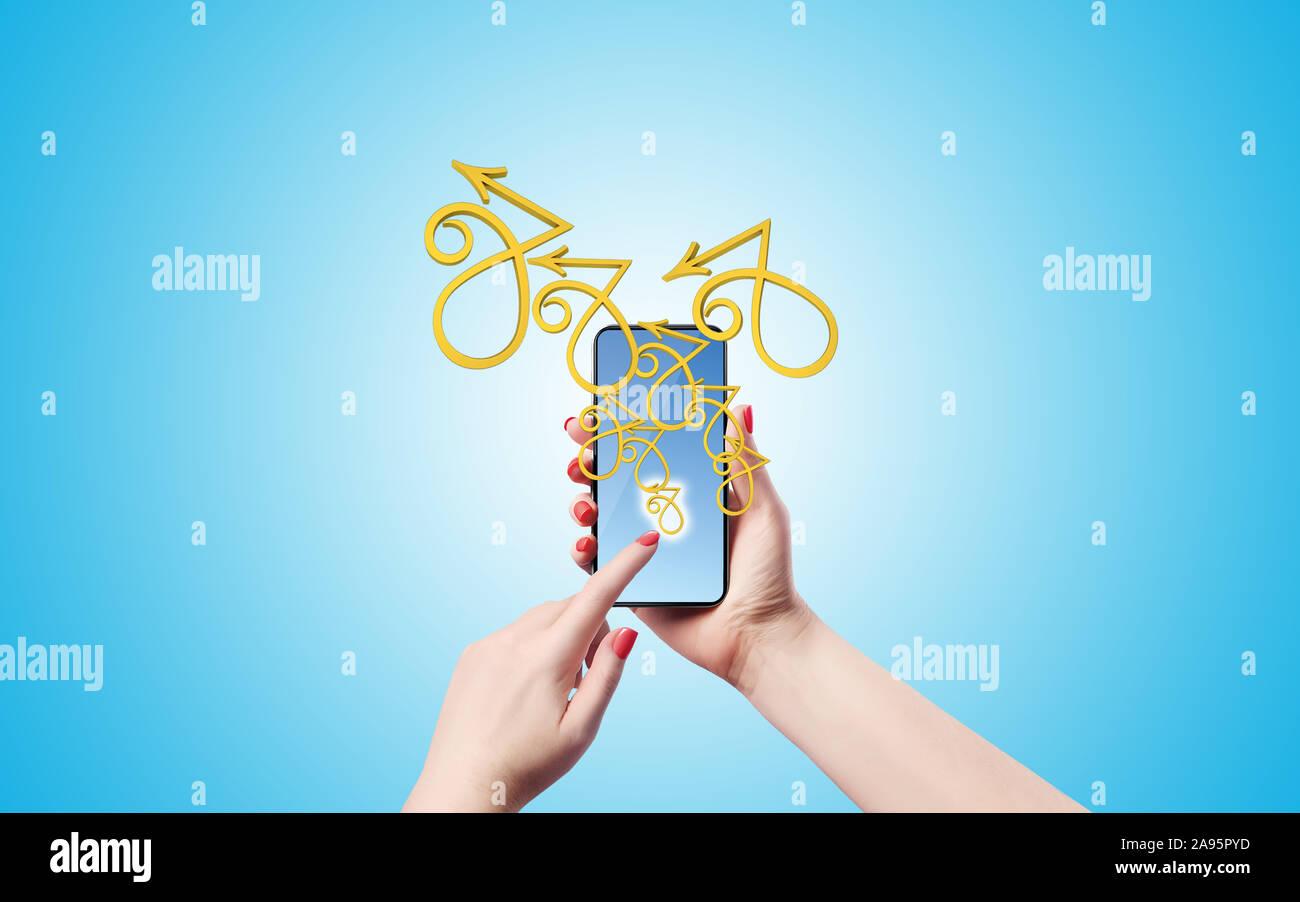 Une femelle est de cliquer sur une icône de l'application à son téléphone intelligent et de nombreuses icônes de pop up à partir de l'écran. L'image en haute résolution avec un bon nombre de copie espace prêt f Banque D'Images