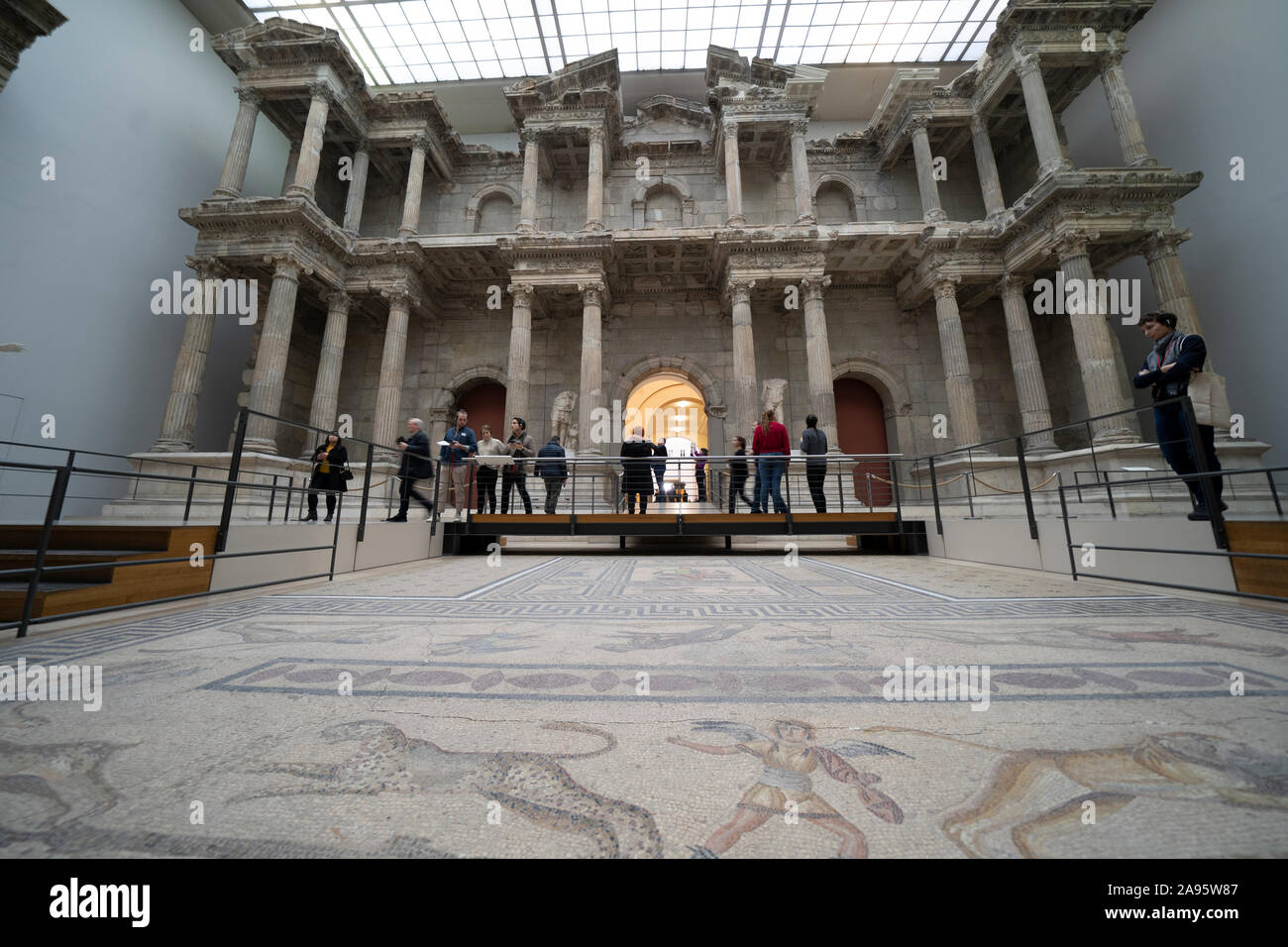 Reconstruction de la porte du marché de Milet au Musée Pergamon de Berlin, Allemagne Banque D'Images