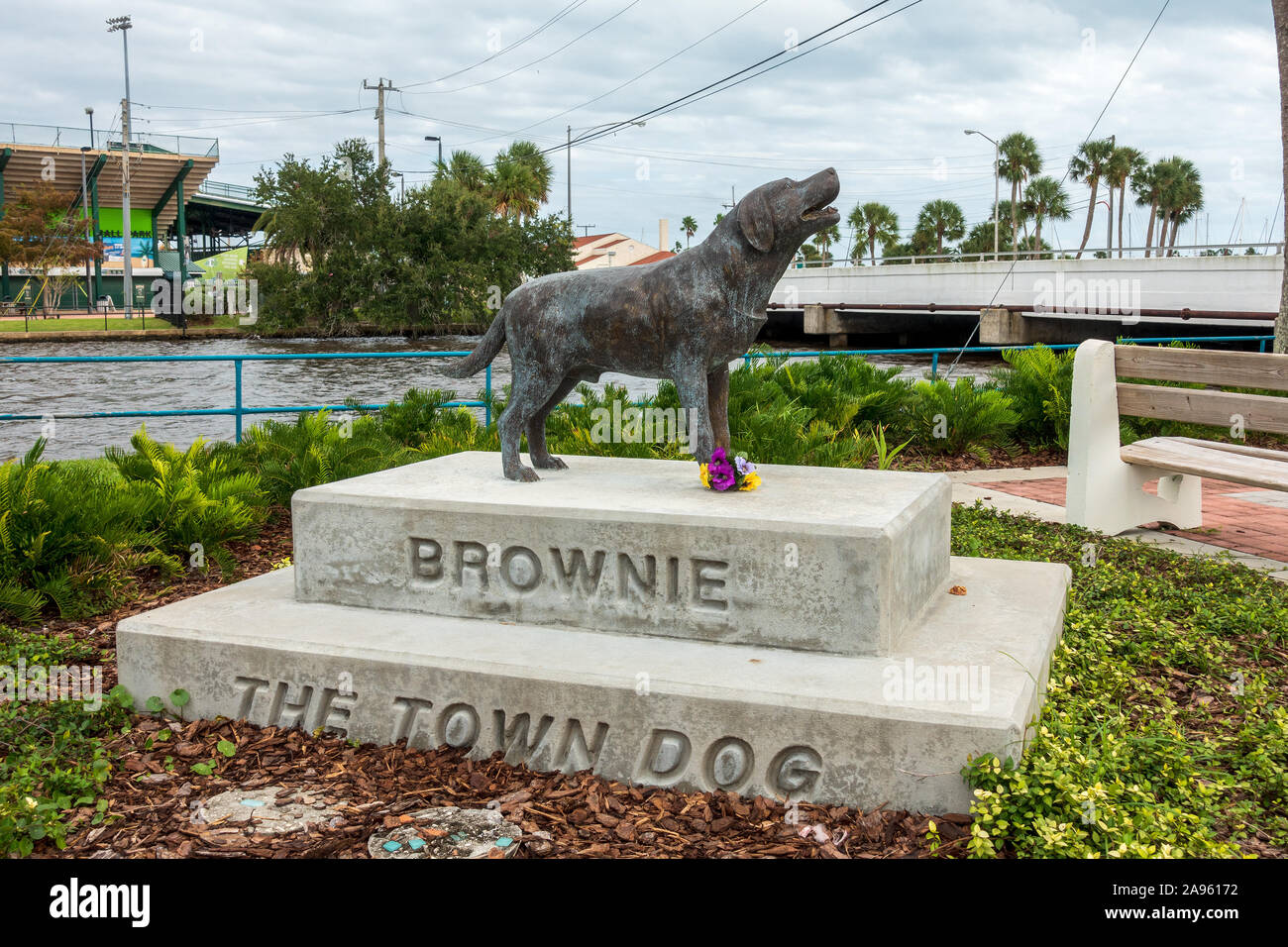 Brownie le chien ville était un chien errant adopté par les commerçants et habitants de la ville de Daytona Beach en Floride de 1939 à 1954 et est enterré sur Beach street. Banque D'Images