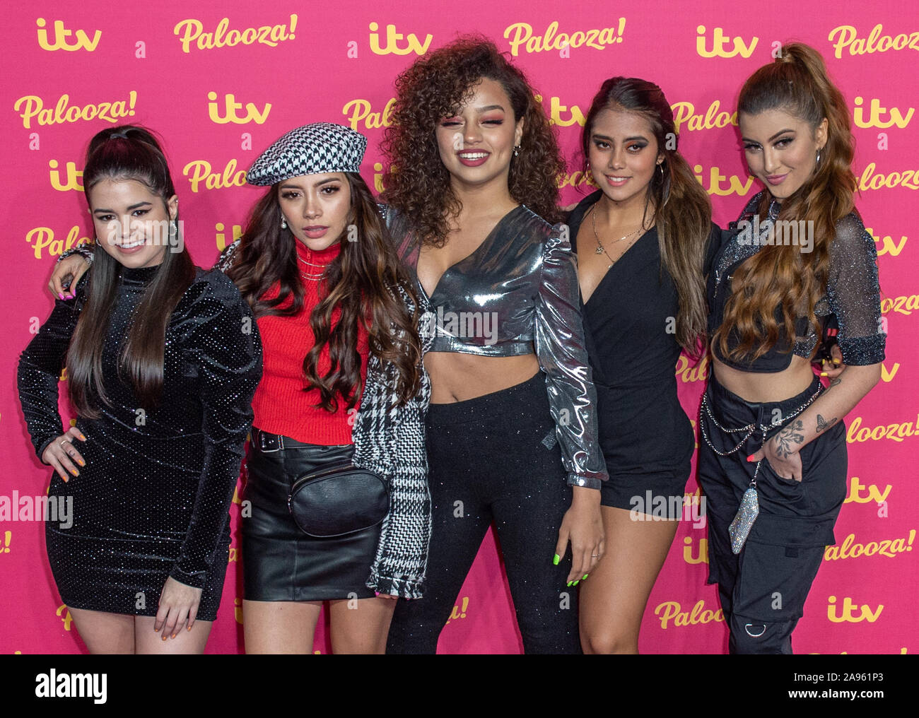 Londres, Royaume-Uni. 12 novembre 2019. Alondra Martinez, Sofia Oliviera, Wendii Sarmiento, Renata Vaca et Laura Buitrago de band V5 participer à la '2019' qui s'est tenue à ITV Palooza le Royal Festival Hall. Credit : crédit} Banque D'Images