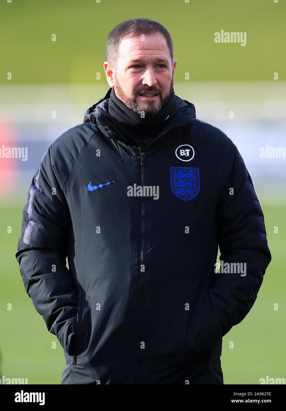 Angleterre Assistant Manager Steve Holland au cours de la session de formation à St George's Park, Burton. Banque D'Images