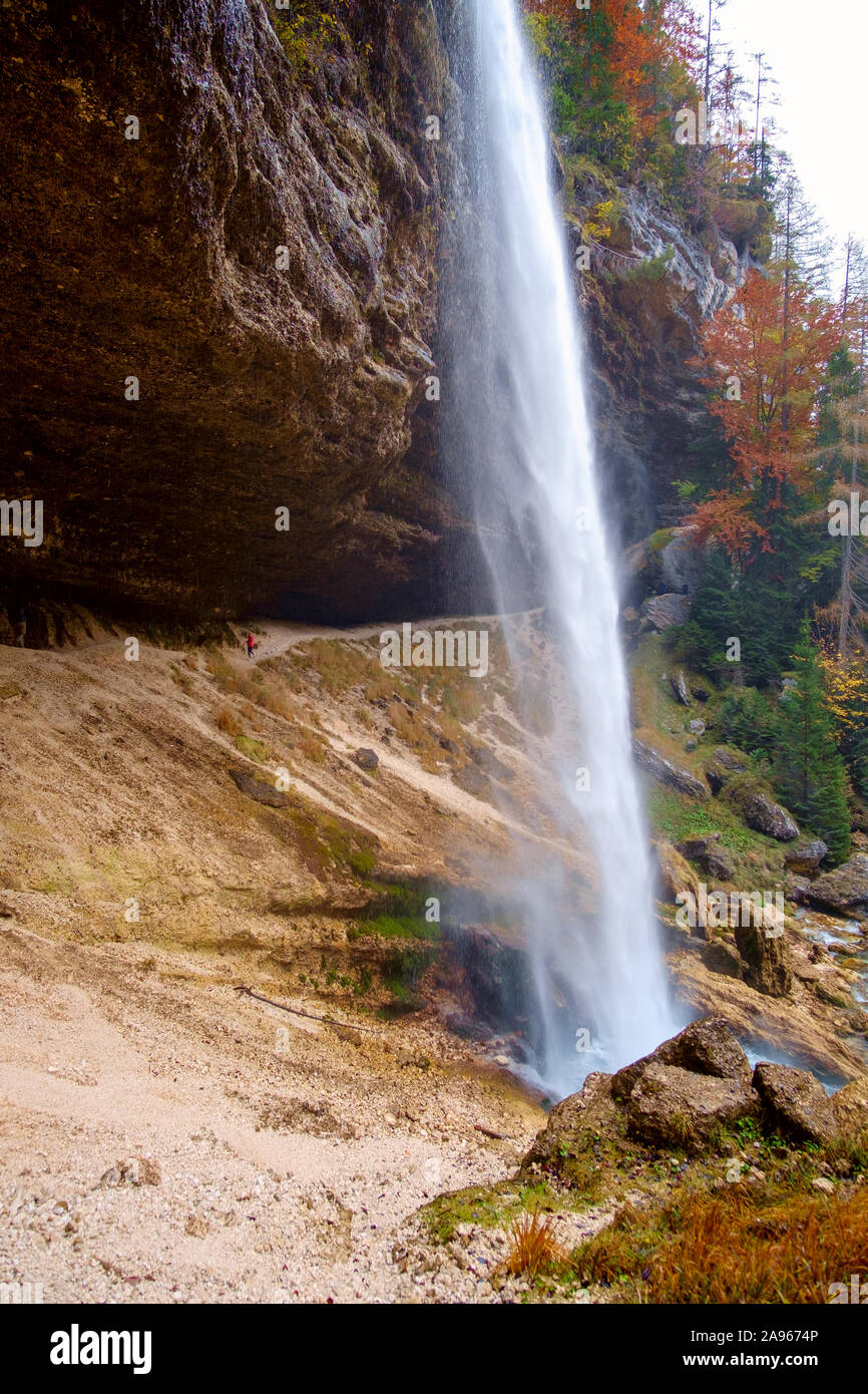 Dans Pericnik cascade Julian Alp en automne, Slovénie, Europe Banque D'Images