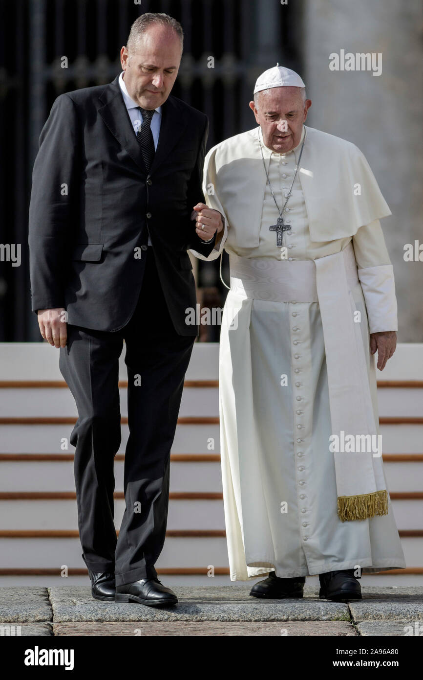 Cité du Vatican, Vatican. Novembre 13, 2019. Pape Francis dirige l'audience générale hebdomadaire sur la Place Saint Pierre. Credit : Giuseppe Ciccia/Alamy Live News Banque D'Images Cité du Vatican, Vatican. Novembre 13, 2019. Pape Francis dirige l'audience générale hebdomadaire sur la Place Saint Pierre. Credit : Giuseppe Ciccia/Alamy Live News Banque D'Images