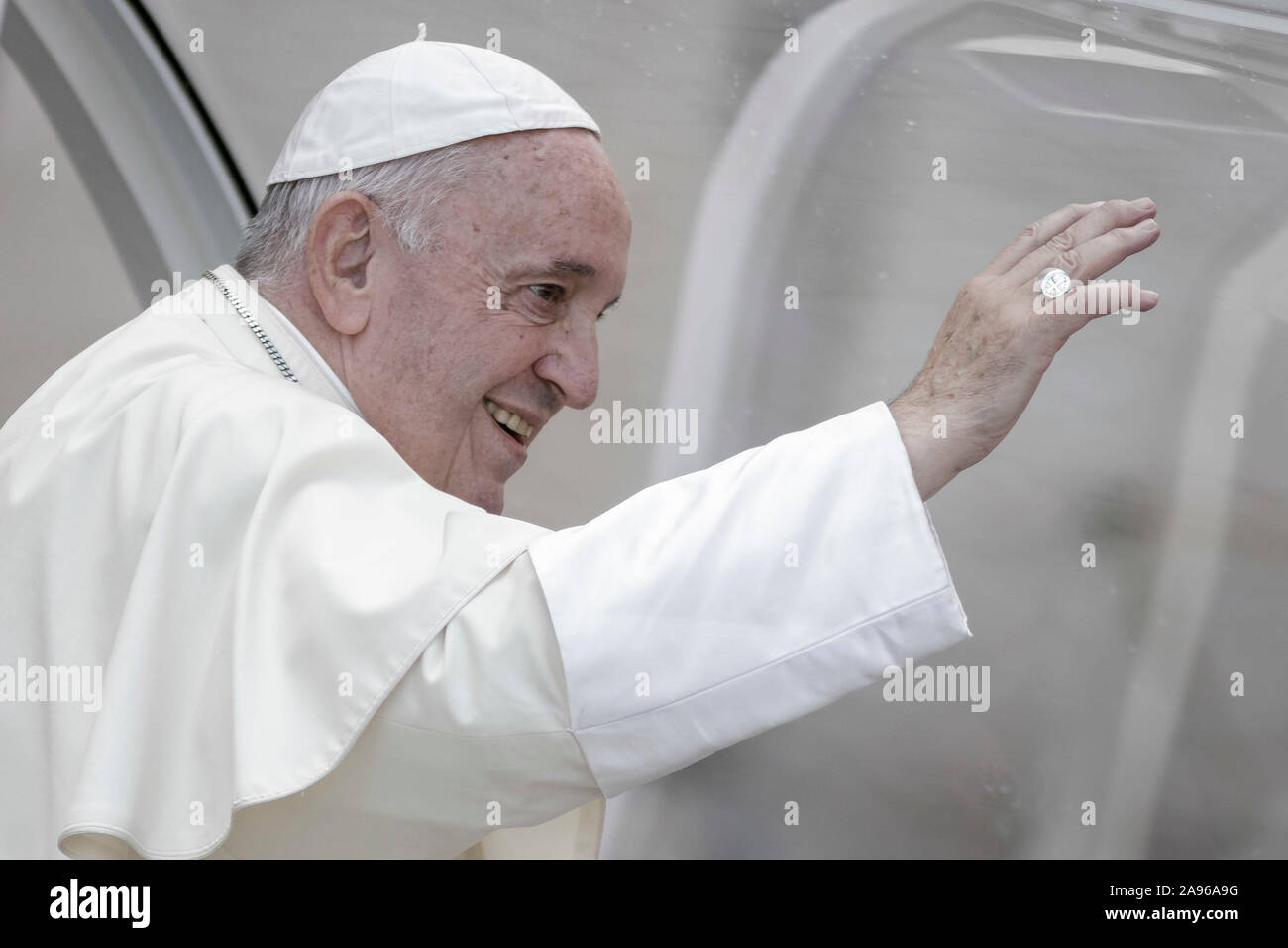 Cité du Vatican, Vatican. Novembre 13, 2019. Pape Francis dirige l'audience générale hebdomadaire sur la Place Saint Pierre. Credit : Giuseppe Ciccia/Alamy Live News Banque D'Images Cité du Vatican, Vatican. Novembre 13, 2019. Pape Francis dirige l'audience générale hebdomadaire sur la Place Saint Pierre. Credit : Giuseppe Ciccia/Alamy Live News Banque D'Images
