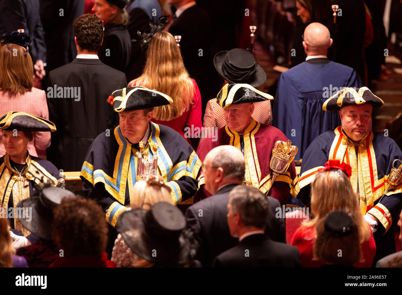 Lord Maire de la City de Londres, Peter Estlin confie à William Russell, assermenté le 692e maire de la ville à la cérémonie silencieuse, Guildhall, Londres Banque D'Images