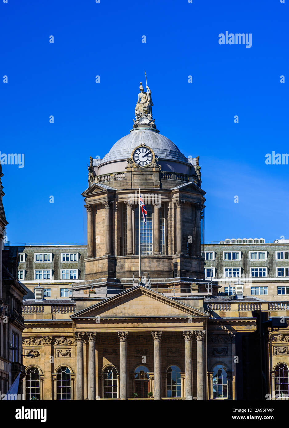 Liverpool, Royaume-Uni - septembre 27,2019 : Extérieur de Liverpool town hall montrant le détail de la coupole situé dans le centre-ville en Septembre Banque D'Images