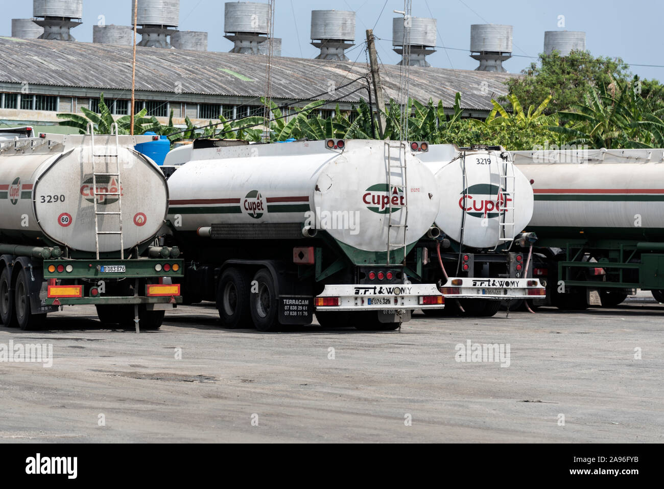 Une flotte de pétroliers appartenant à l'Union pétrolière cubaine ( Unión Cuba-Petróleo) –CUPET à la raffinerie de pétrole de Nico Lpez (Refinería Ñico López) dans les pays voisins Banque D'Images