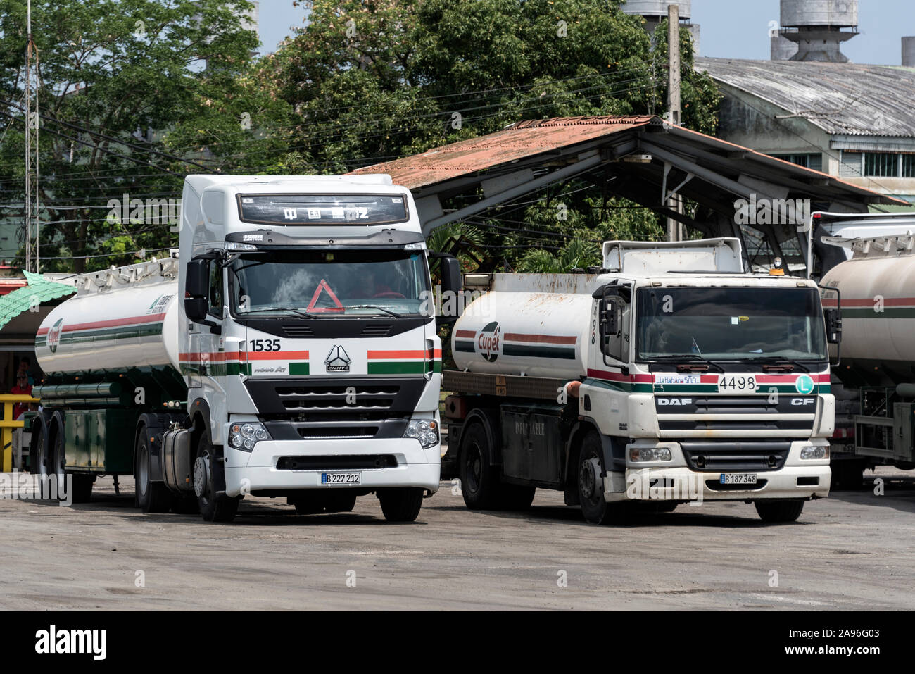 Une flotte de pétroliers appartenant à l'Union pétrolière cubaine ( Unión Cuba-Petróleo) –CUPET à la raffinerie de pétrole de Nico Lpez (Refinería Ñico López) dans les pays voisins Banque D'Images